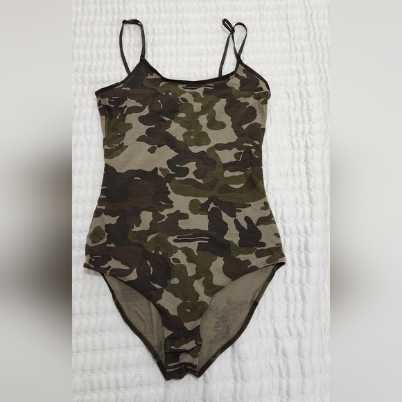 Zenana Outfitters Camo Bodysuit Size S - Picture 11 of 13